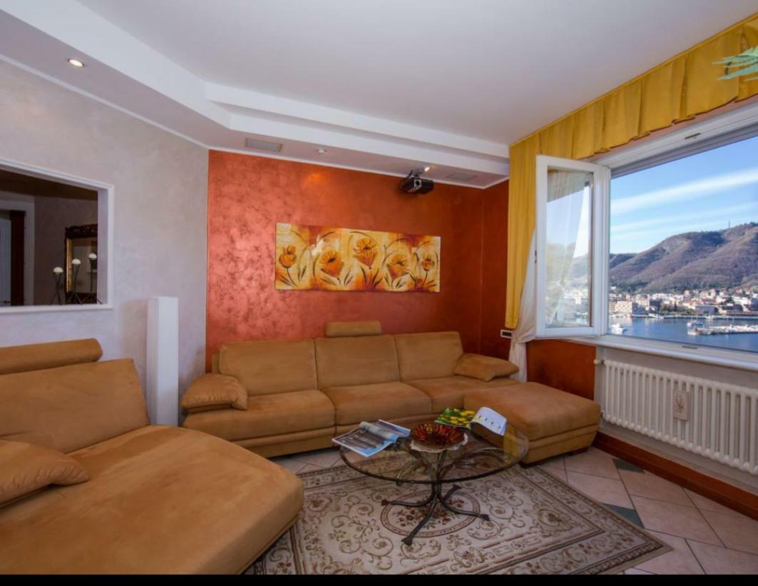 Lo Specchio Sul Lago - The House Of Travelers Como Eksteriør billede