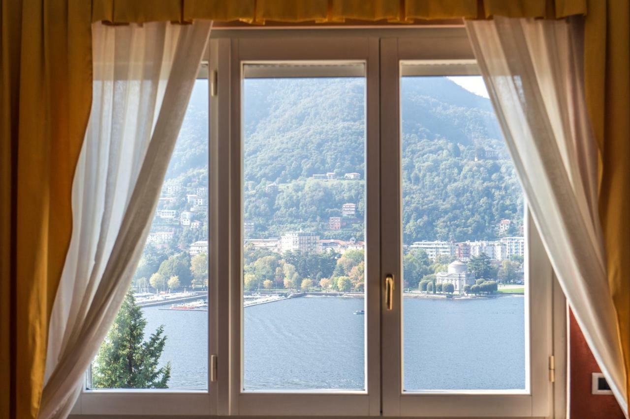 Lo Specchio Sul Lago - The House Of Travelers Como Eksteriør billede